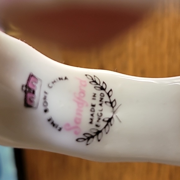 Vintage Staffordshire Bone China Napkin Rings - Picture 3 of 3